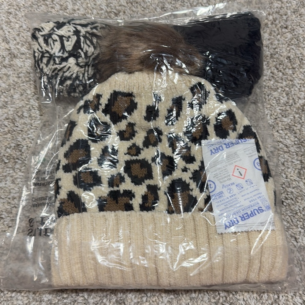 NWT Summer & Rose Animal Print Multi Pom Chenille Beanie with Interchanging Poms - Picture 7 of 8